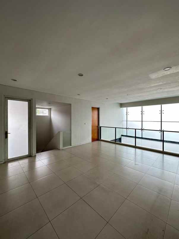 disewakan rumah jl taman wijaya kusuma