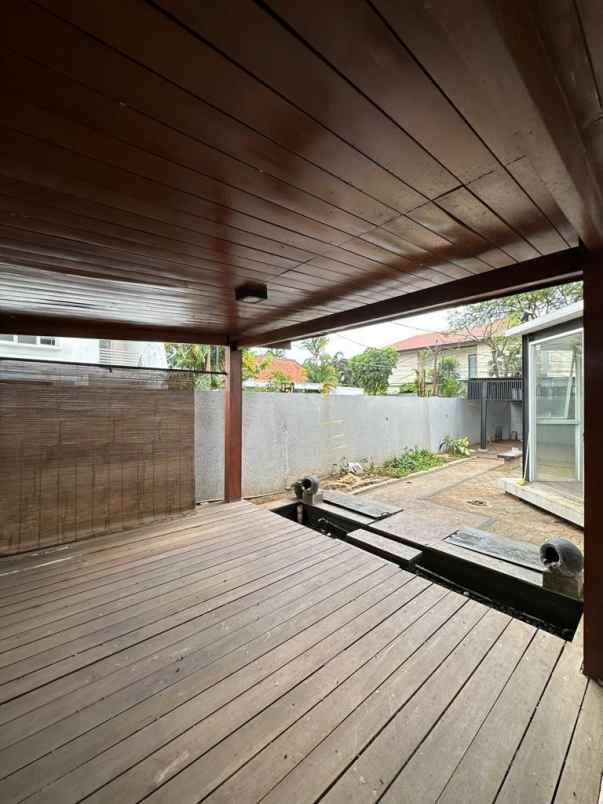 disewakan rumah jl taman wijaya kusuma