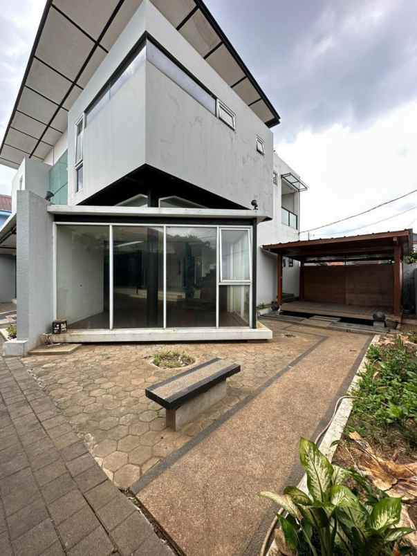 disewakan rumah jl taman wijaya kusuma