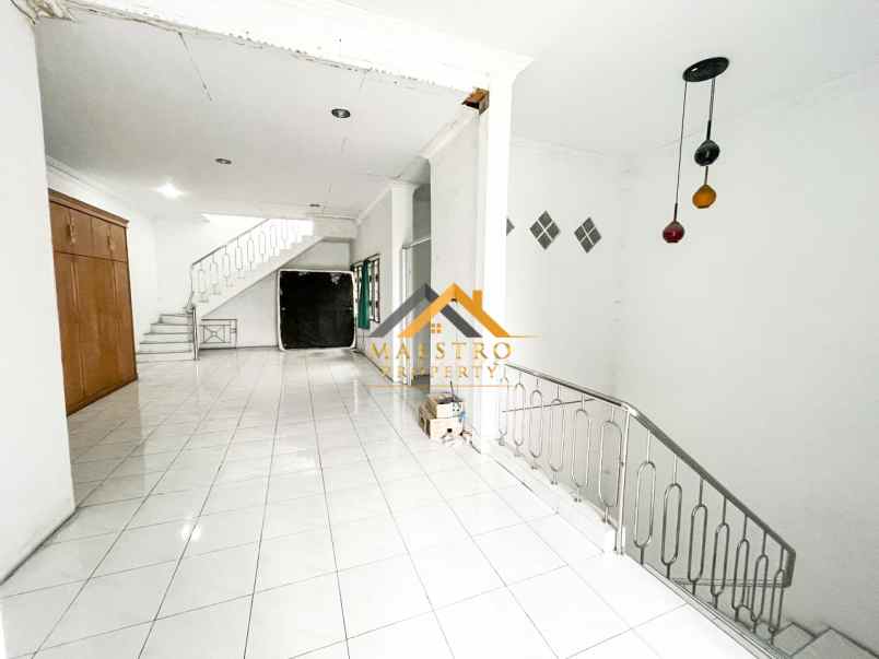 disewakan rumah komplek cemara hijau jalan