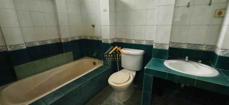 disewakan rumah komplek cemara hijau jalan