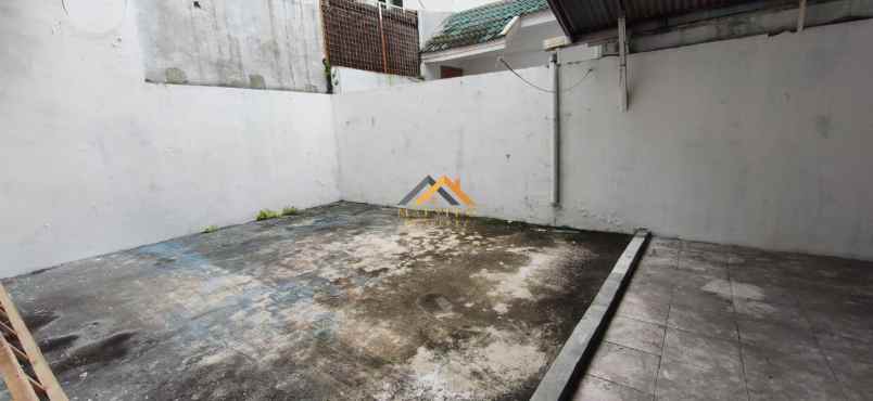disewakan rumah komplek cemara hijau jalan