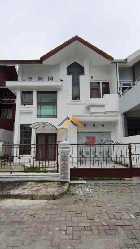 disewakan rumah komplek cemara hijau jalan