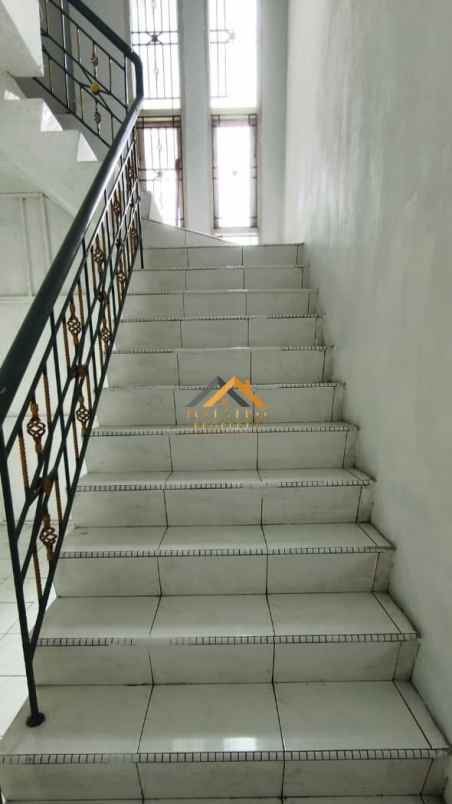 disewakan rumah komplek cemara hijau jalan