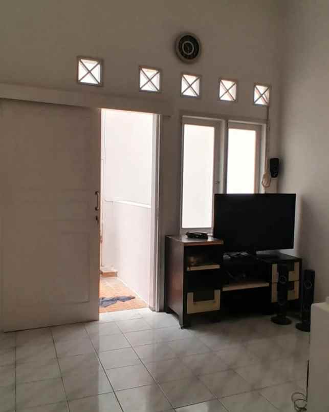 for sale rumah 2 lantai di citra grand semi furnish