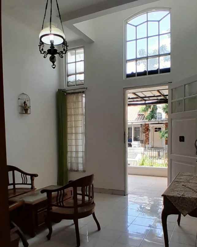 for sale rumah 2 lantai di citra grand semi furnish