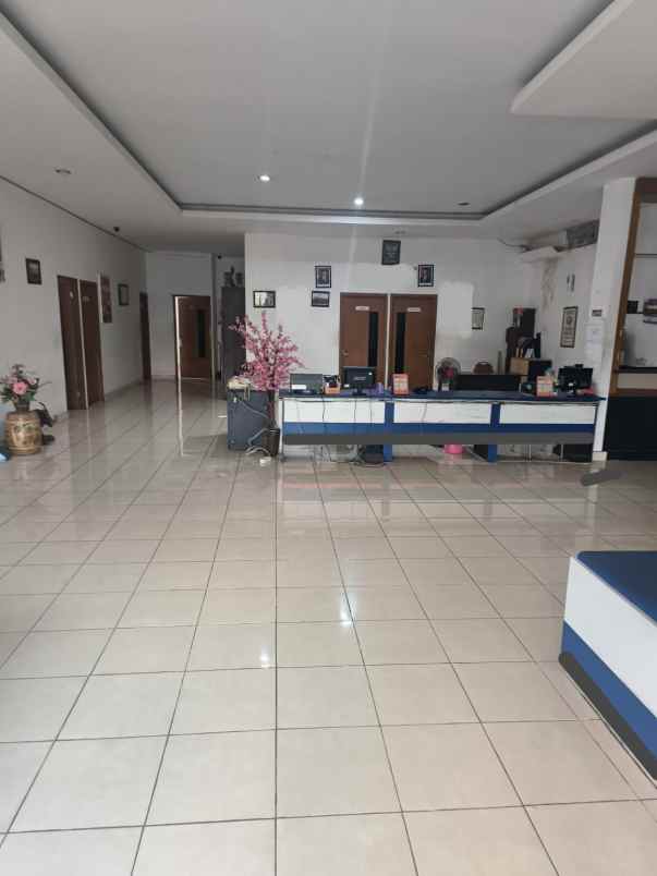 gedung dekat lapangan puputan dan renon denpasar bali