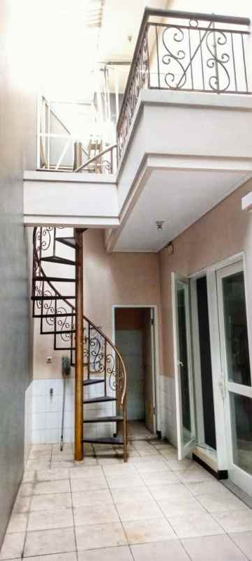 jual rumah 2 lantai dukuh kupang timur surabaya