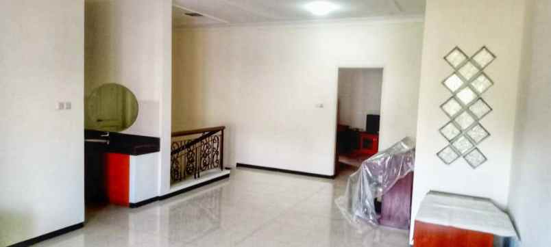 jual rumah 2 lantai dukuh kupang timur surabaya