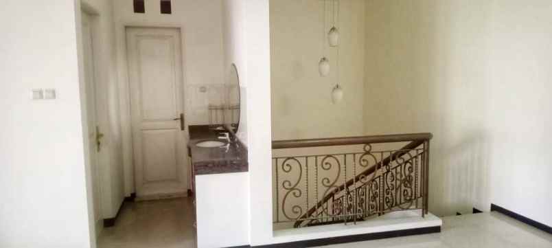 jual rumah 2 lantai dukuh kupang timur surabaya