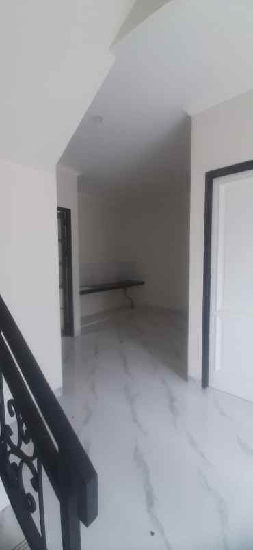 jual rumah 2lt exclusive cibubur