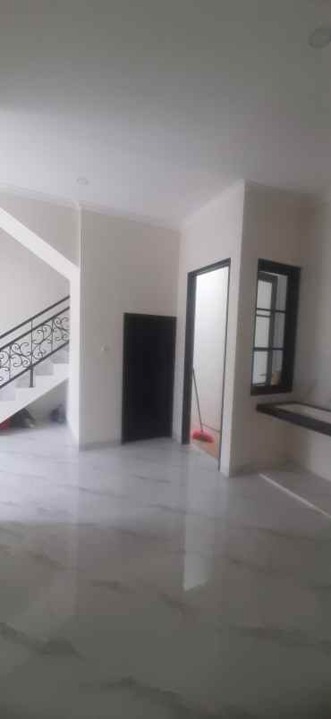 jual rumah 2lt exclusive cibubur