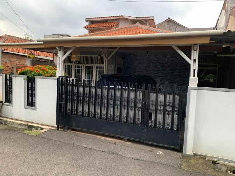 jual rumah bagus shm di jalan kangkung jakarta selatan