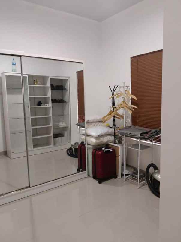 jual rumah cantik 2 lantai area strategis di andara