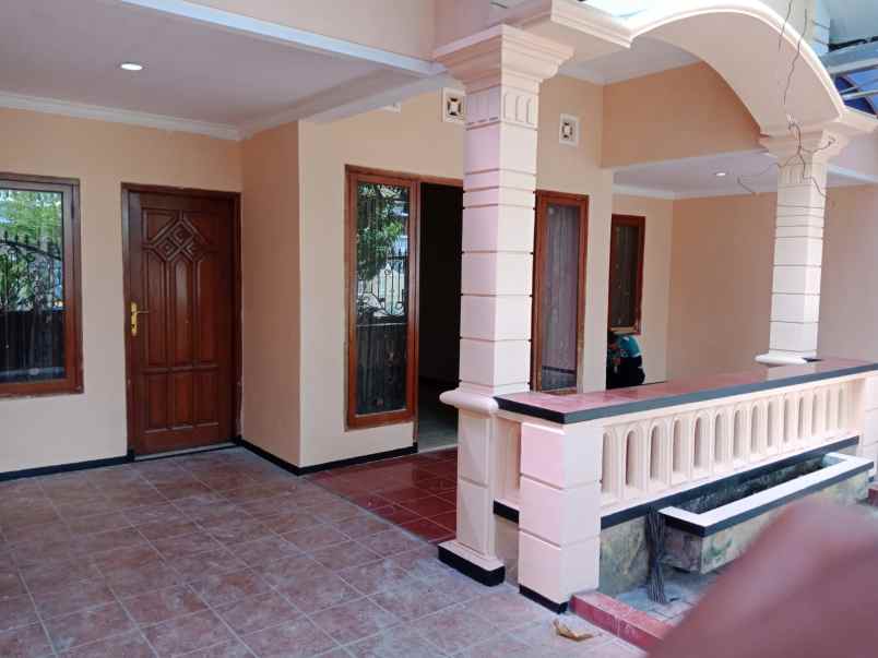 kutisari indah 2 lantai strategis dekat sier