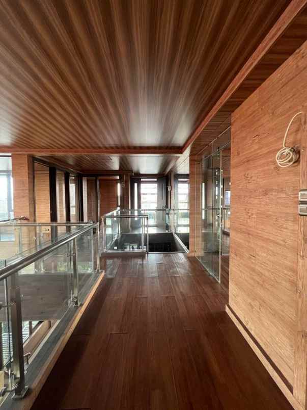 langka rumah 3 lantai pejaten ada taman private lift