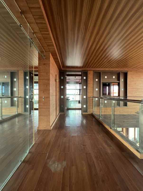 langka rumah 3 lantai pejaten ada taman private lift