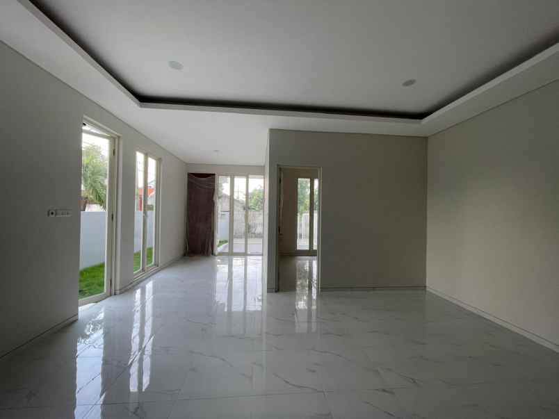 new house manyar tipe a hook on progress dekat merr