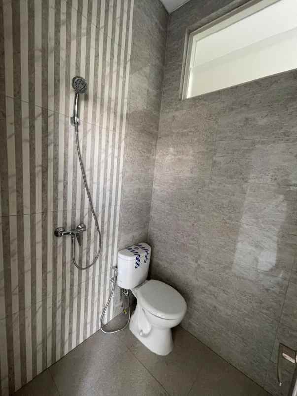 new house manyar tipe a hook on progress dekat merr