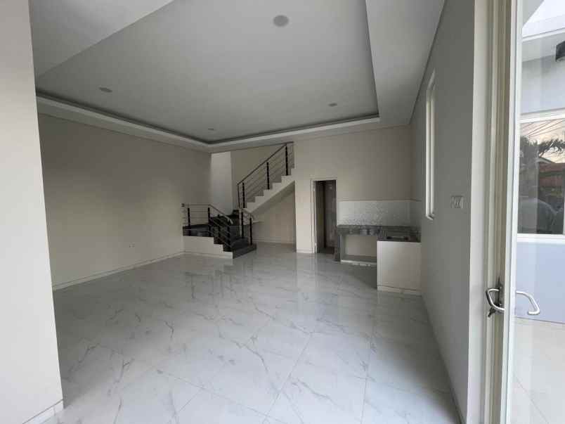 new house manyar tipe a hook on progress dekat merr