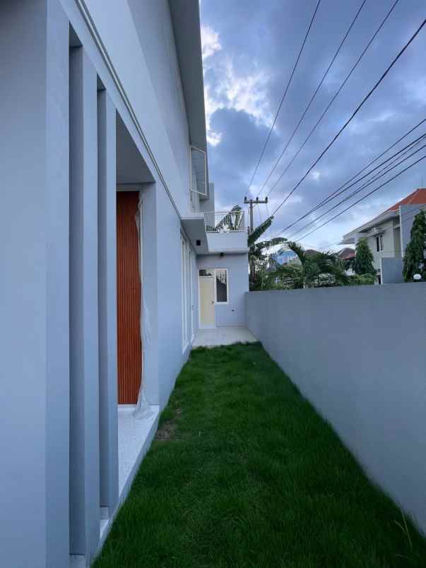 new house manyar tipe a hook on progress dekat merr