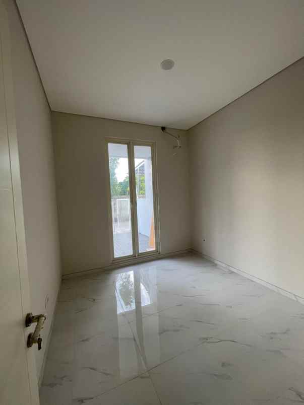 new house manyar tipe a hook on progress dekat merr