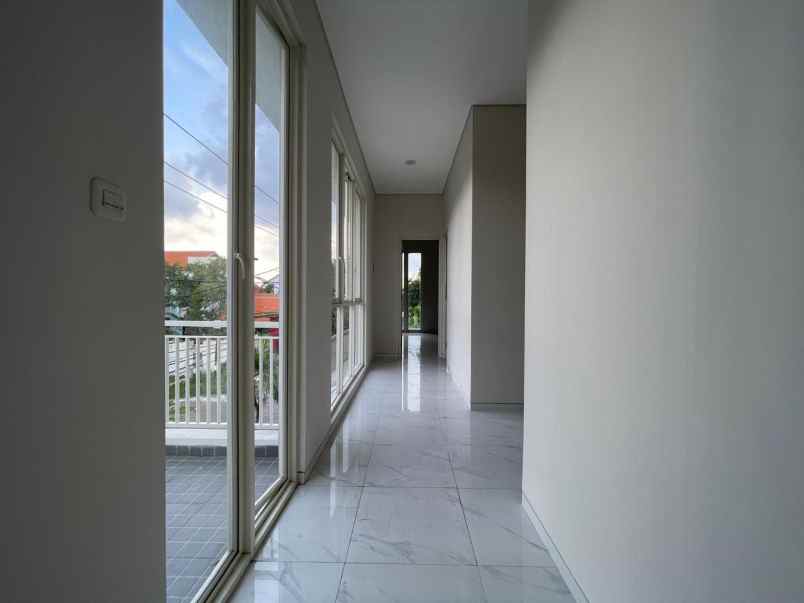 new house manyar tipe a hook on progress dekat merr