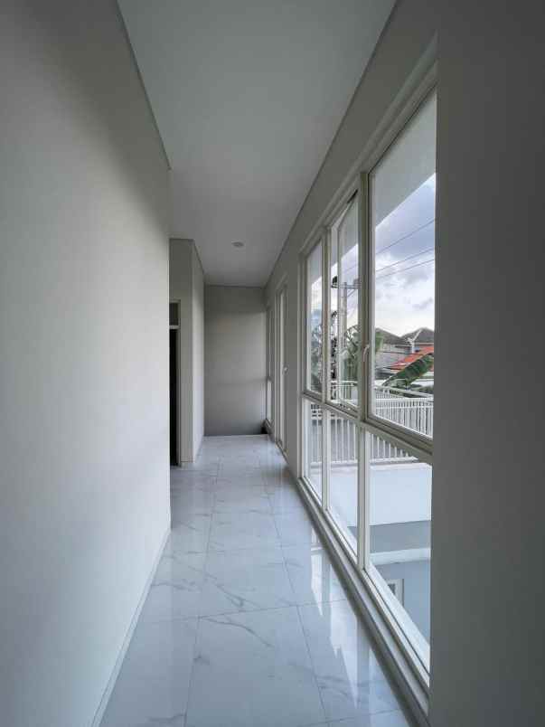 new house manyar tipe a hook on progress dekat merr