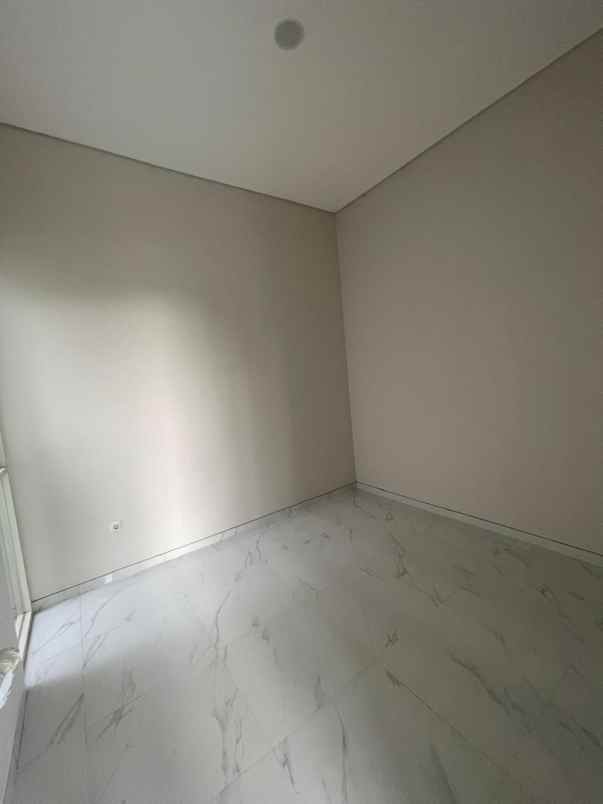 new house manyar tipe a hook on progress dekat merr