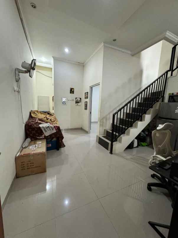 over kredit 85juta rumah 2 lantai di sukmajaya depok