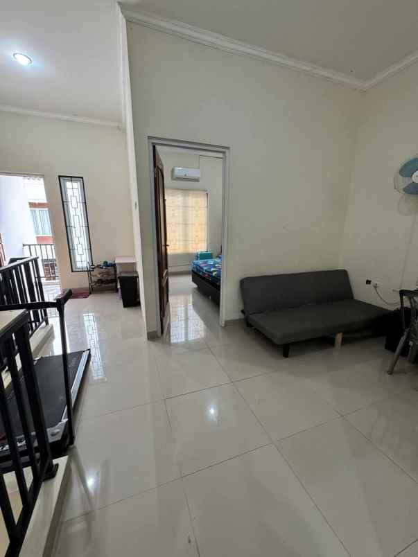 over kredit 85juta rumah 2 lantai di sukmajaya depok