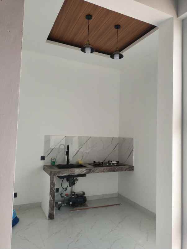 over kredit rumah 2 lantai dekat stasiun depok