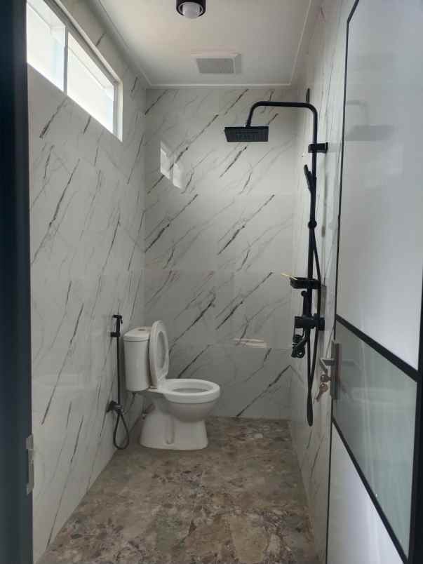 over kredit rumah 2 lantai dekat stasiun depok