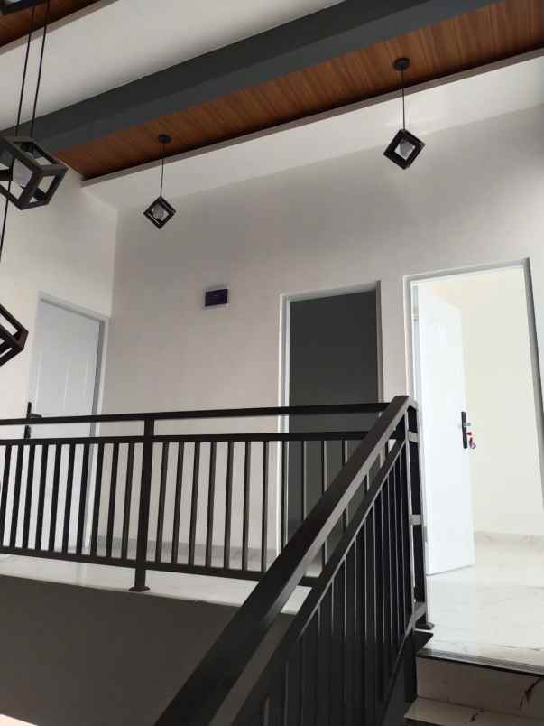 over kredit rumah 2 lantai dekat stasiun depok
