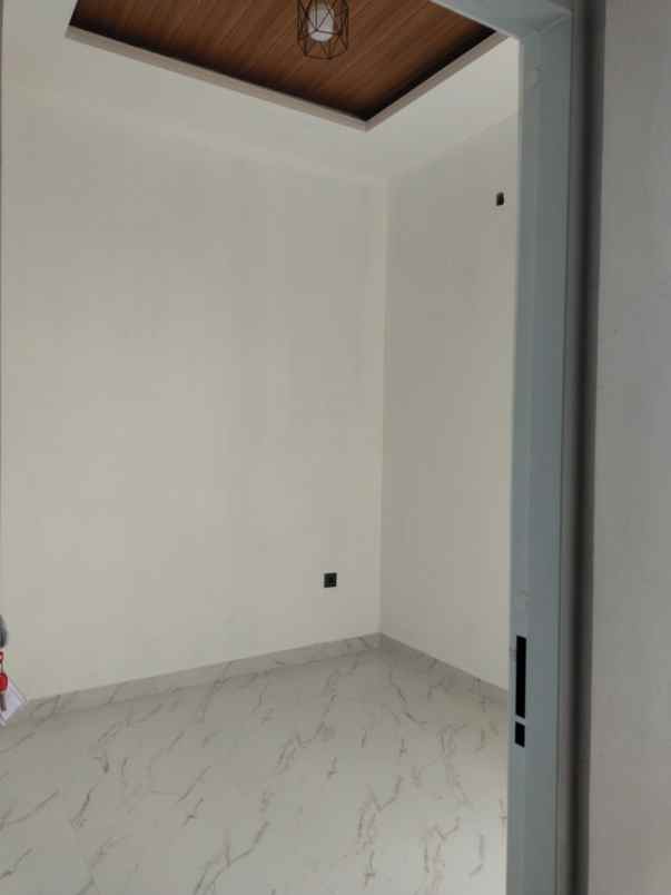 over kredit rumah 2 lantai dekat stasiun depok