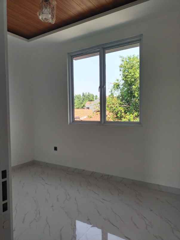 over kredit rumah 2 lantai dekat stasiun depok