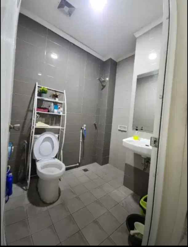 ruko strategis bekasi selatan shm jalan 2 mobil 1 75m