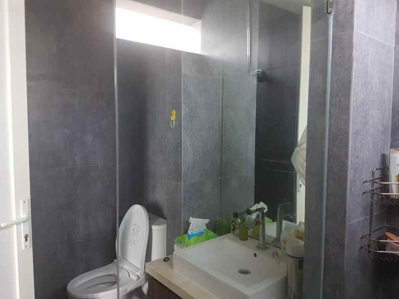 rumah 2 lantai araya surabaya depan taman