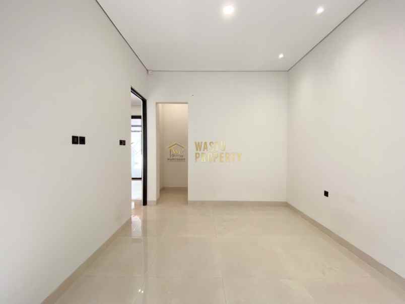 rumah 2 lantai bonus kolam renang hanya 7 menit ke ugm