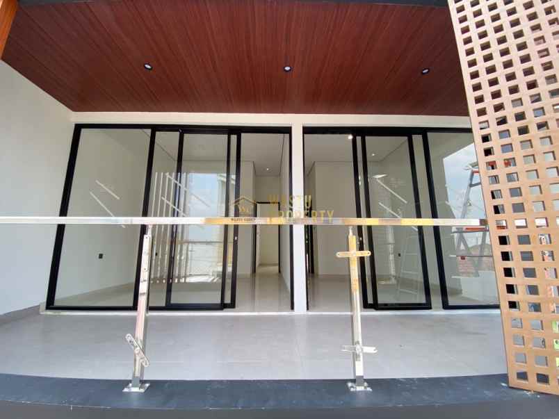 rumah 2 lantai bonus kolam renang hanya 7 menit ke ugm