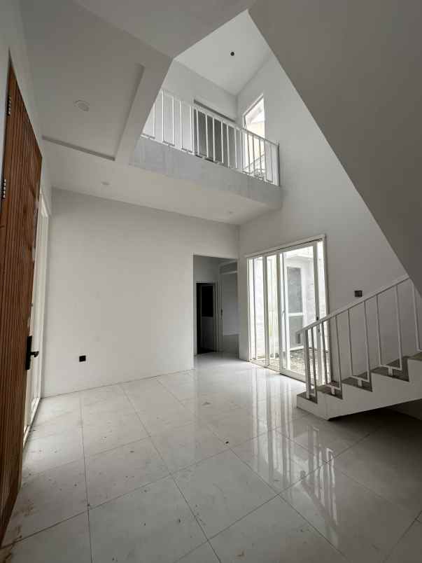 rumah 2 lantai dekat kota jember