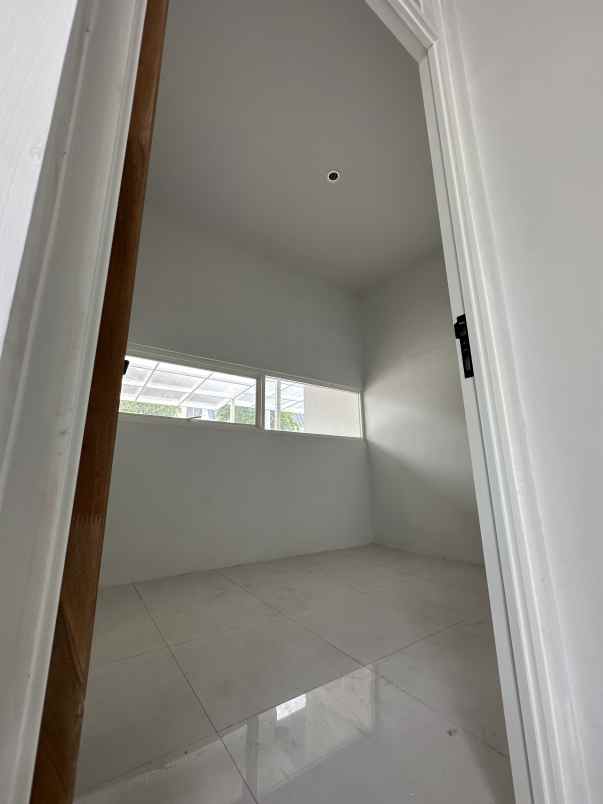 rumah 2 lantai dekat kota jember