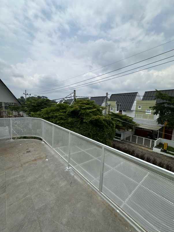 rumah 2 lantai dekat kota jember