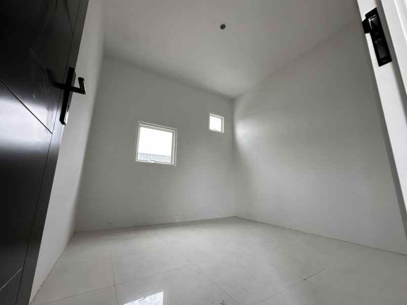 rumah 2 lantai dekat kota jember