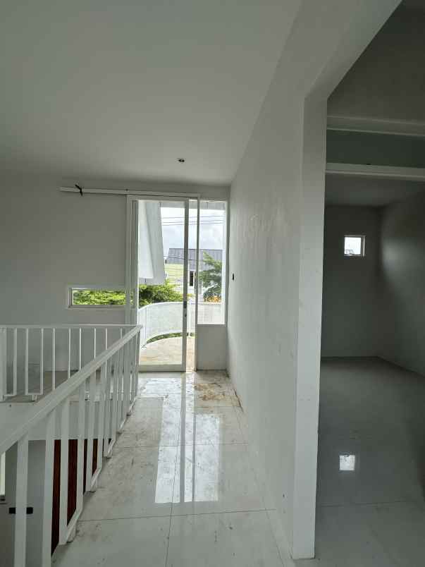 rumah 2 lantai dekat kota jember