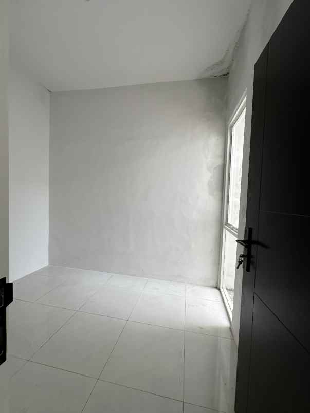rumah 2 lantai dekat kota jember