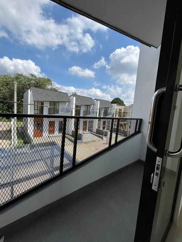 rumah 2 lantai deket stasiun bogor