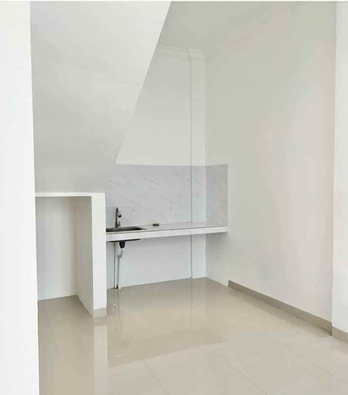 rumah 2 lantai di jl barito galaxy bekasi selatan