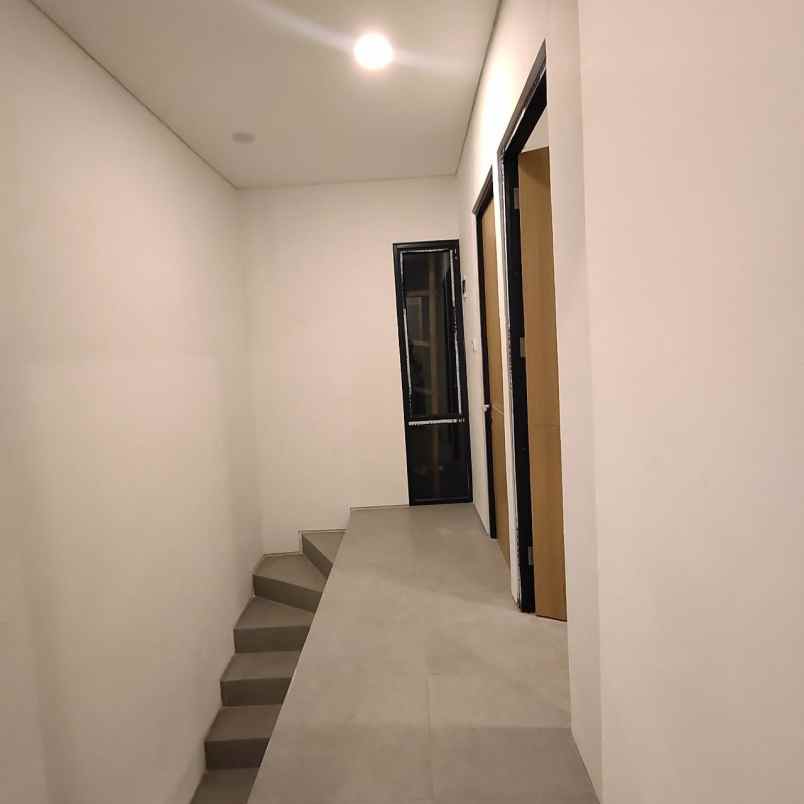 rumah 2 lantai harga 1 lantai