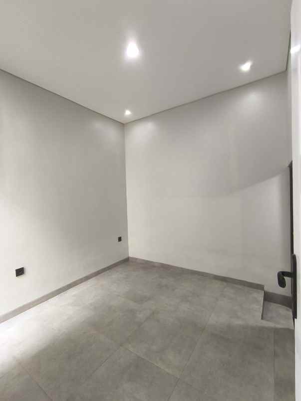 rumah 2 lantai idaman nyaman dan strategis